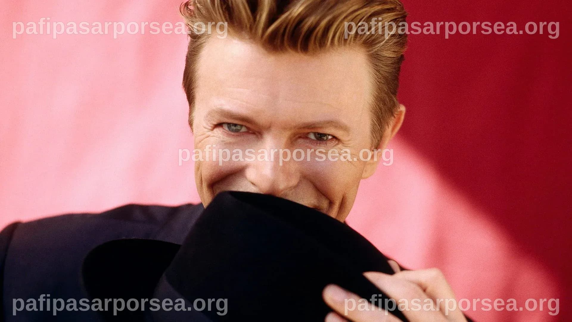 Dieci Anni Senza David Bowie: L'Eredità del Duca Bianco